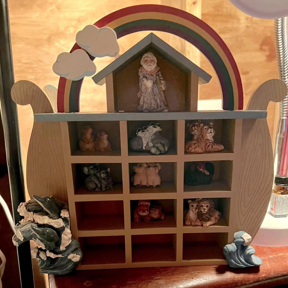 Vintage Wooden Noah’s Ark with removable sets of animals!